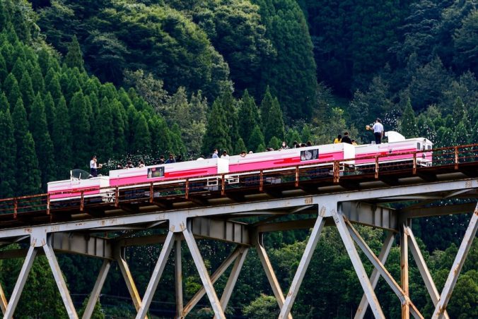 Sightseeing train in Japan runs on ramen soup